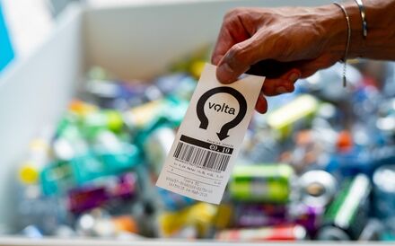 Volta reembolsa consumidores em 0,10 € por cada embalagem devolvida para reciclagem.