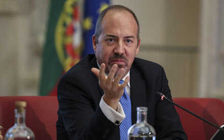 Reforma de Mário Centeno do BdP foi negociada com instituição liderada por Álvaro Santos Pereira.