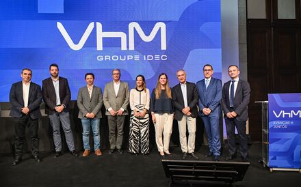 Equipas de gestão do VHM e do Groupe IDEC.