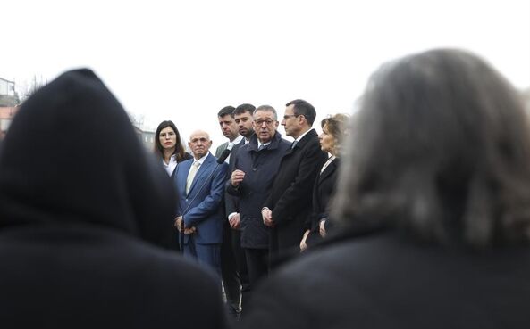 O Presidente da República, António José Seguro, durante a visita à aldeia de Mourísia.
