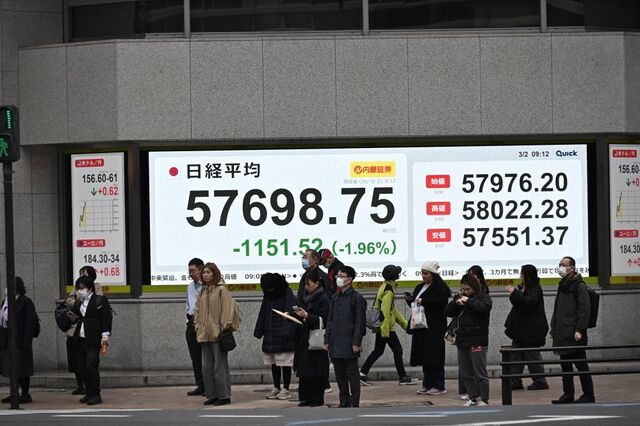 Ações no vermelho, crude em alta e receios sobre inflação. Ataque dos EUA ao Irão agrava volatilidade