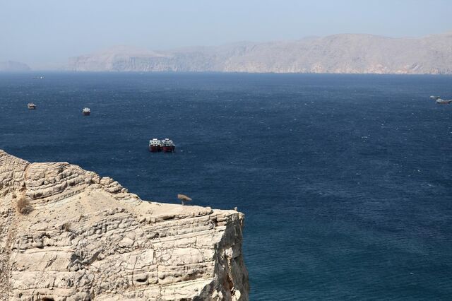Petróleo sobe 5% e gás natural mais 32% com intensificar do conflito no Médio Oriente