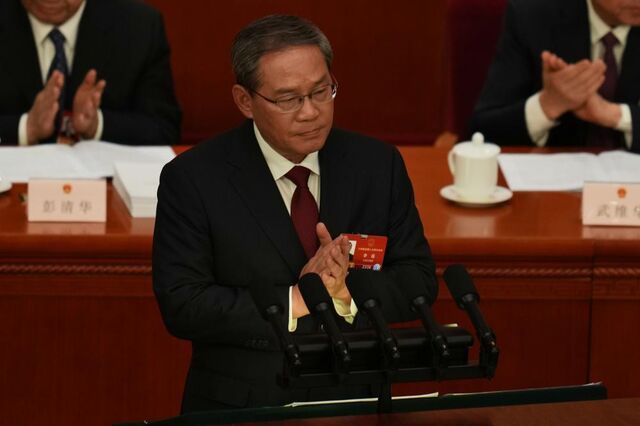 Economia chinesa deverá crescer entre 4,5% e 5% em 2026