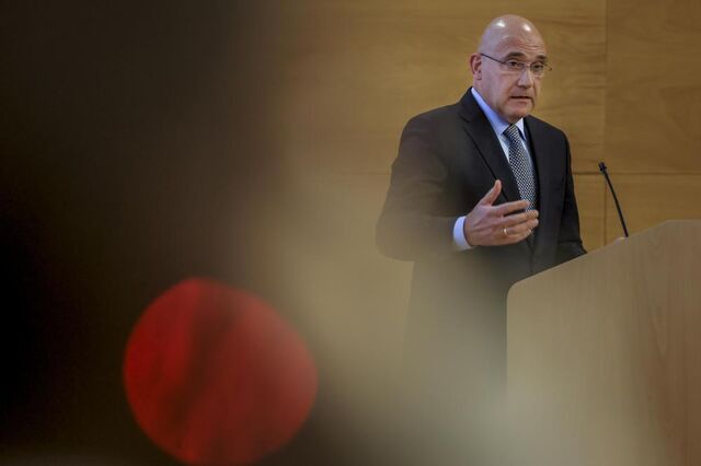 Passos diz que não é 'candidato a coisíssima nenhuma' e recomenda a Montenegro que se 'concentre'