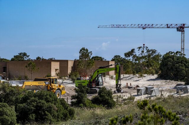 PJ investiga incêndio em hotel de empreendimento turístico em Troia