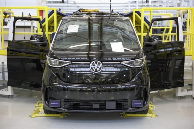 Lucro da Volkswagen cai para metade em 2025. Empresa vai despedir 50 mil pessoas nos próximos anos
