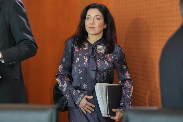 Ministra alemã confirma que AIE pediu libertação de 400 milhões de barris de petróleo