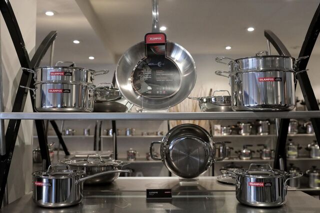 Empresas 'às voltas' com 'milhares de euros' de encomendas em banho-maria