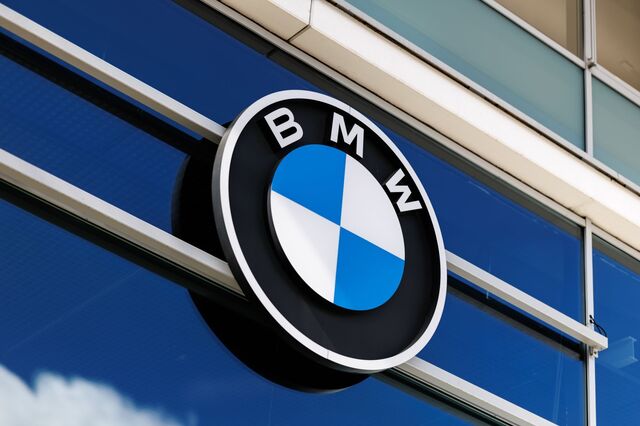 Lucro da BMW cai 3% em 2025. Tarifas e concorrência na China justificam queda