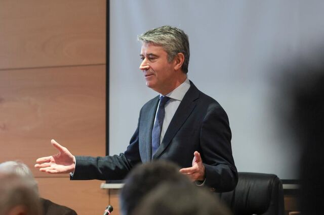 José Luís Carneiro é candidato único à liderança do PS. Habitação e salários são prioridades