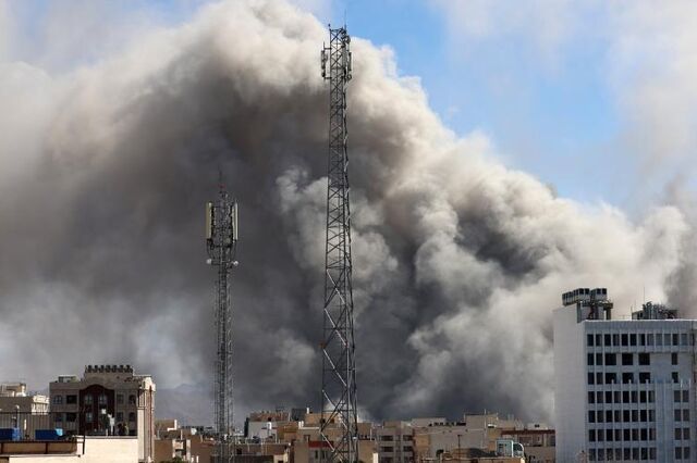 Irão: Israel lança nova ofensiva e Teerão ataca base dos EUA e alvos israelitas