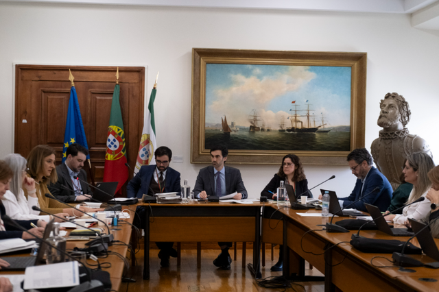 Trabalho não declarado: PS e Chega desarticulam-se e ajudam a chumbar reforço dos descontos a pagar