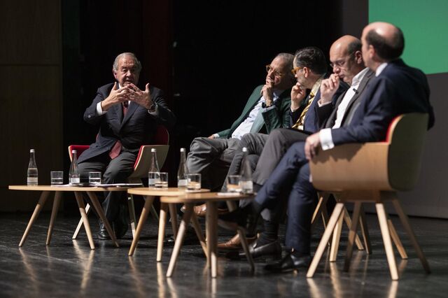 Ex-ministros denunciam falta de ambição dos empresários para promover produtividade