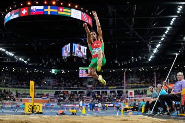 Gerson Baldé é campeão mundial do salto em comprimento de pista curta