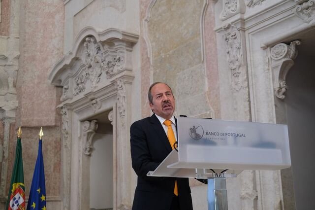 'Temos de ter a cabeça fria' na resposta à guerra do Irão, diz Álvaro Santos Pereira