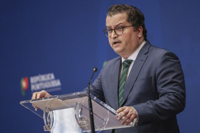 Sarmento: Excedente dá 'margem' para responder à guerra no Irão, mas é 'extemporâneo' dizer como