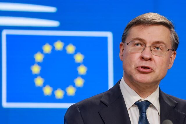 Bruxelas corta crescimento com guerra no Irão e apresenta medidas para baixar preço da luz 