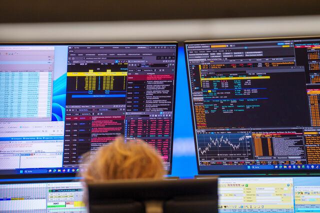 Ações caem, risco na dívida agrava-se e energia dispara. O mês negro da guerra no Irão