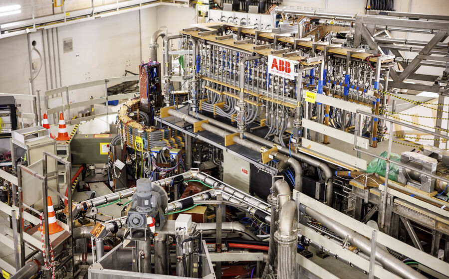 A ASDEX Upgrade, na Alemanha, é das maiores instalações experimentais  naquele país para o desenvolvimento de reatores de fusão.