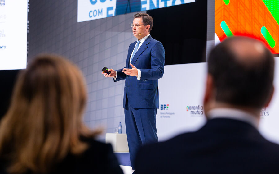 Gonçalo Matias promete aliviar a complexidade do Código dos Contratos Públicos e rever a lei do Tribunal de Contas.