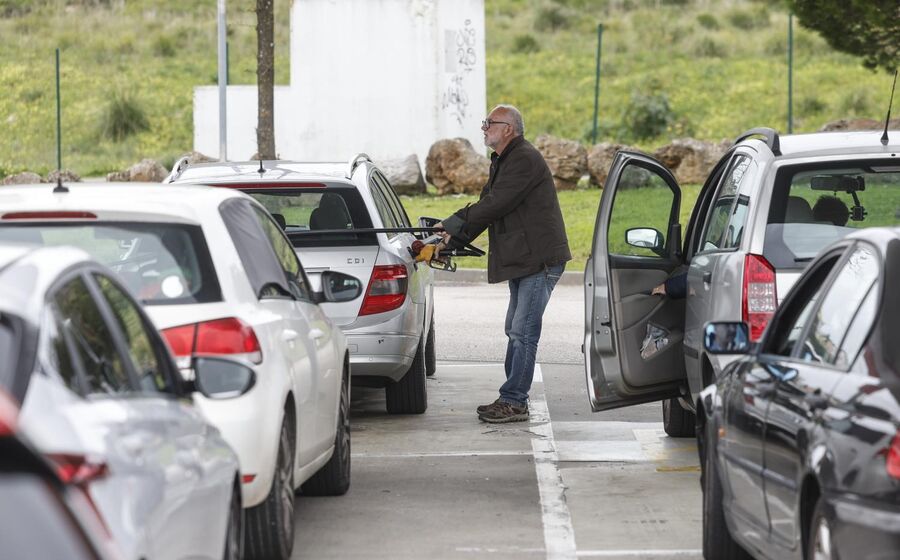 Comissão Europeia diz que vai monitorizar de perto impacto do desconto no ISP em Portugal