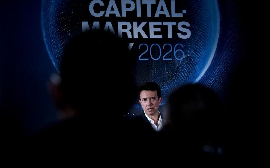 Carlos Mota dos Santos critica a falta de previsibilidade nas grandes obras em Portugal.