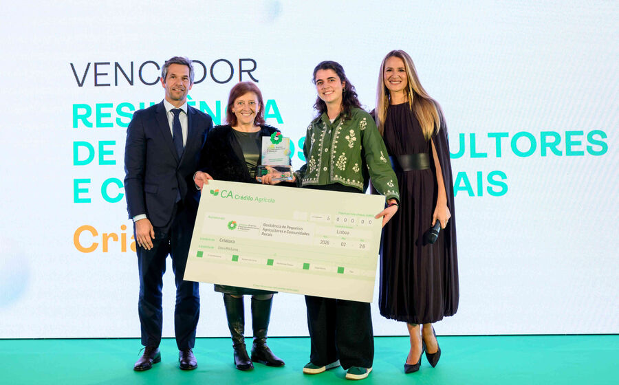 Diana Rego recebeu o prémio na categoria “Resiliência de Pequenos Agricultores e Comunidades Rurais”, com a marca portuguesa Criatura, um projeto que valoriza fruta fora do calibre comercial e plantas aromáticas provenientes de pequenos agricultores para criar tisanas biológicas e preparados para cocktails.