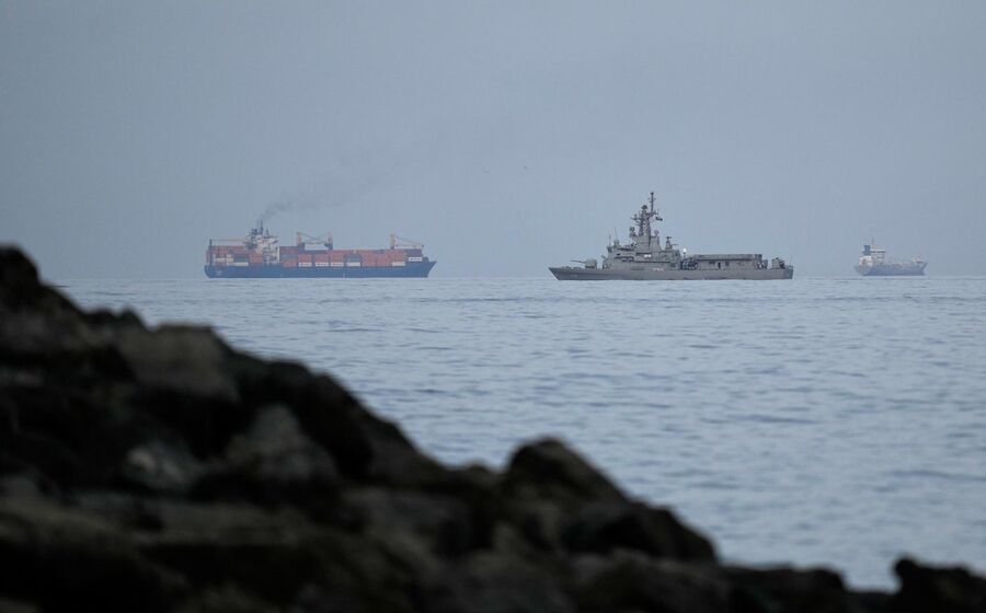 Navios no estreito de Ormuz