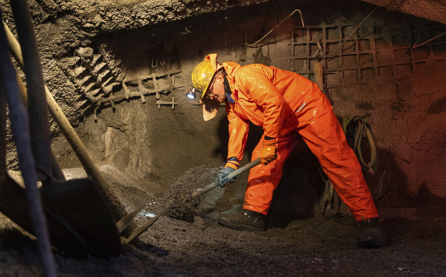 O tungsténio é um metal raro usado na indústria militar, em particular nas munições.