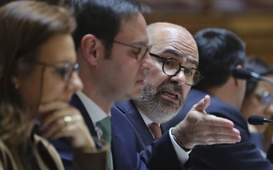 Miguel Pinto Luz não se importa que só um grupo avance com uma proposta vinculativa, adiantando que o importante são as dimensões pedidas.