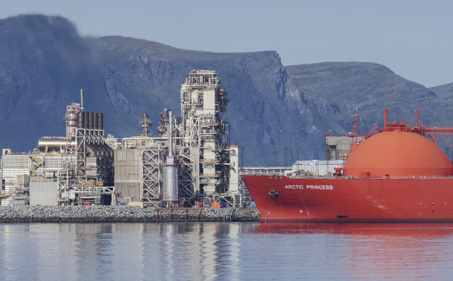 A  refinaria de Ras Laffan, no Catar, deverá demorar entre três a cinco anos a recuperar 