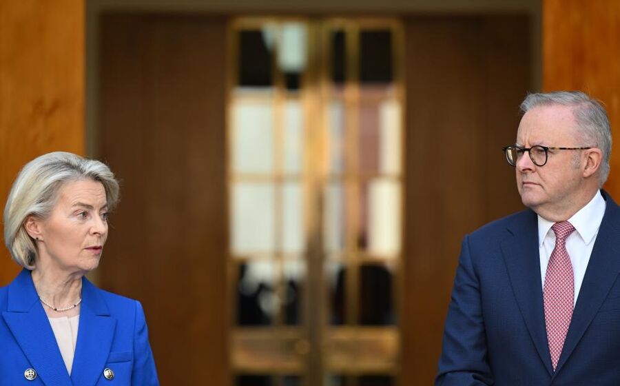 Presidente da Comissão Europeia, Ursula von der Leyen, com o primeiro-ministro australiano, Anthony Albanese.