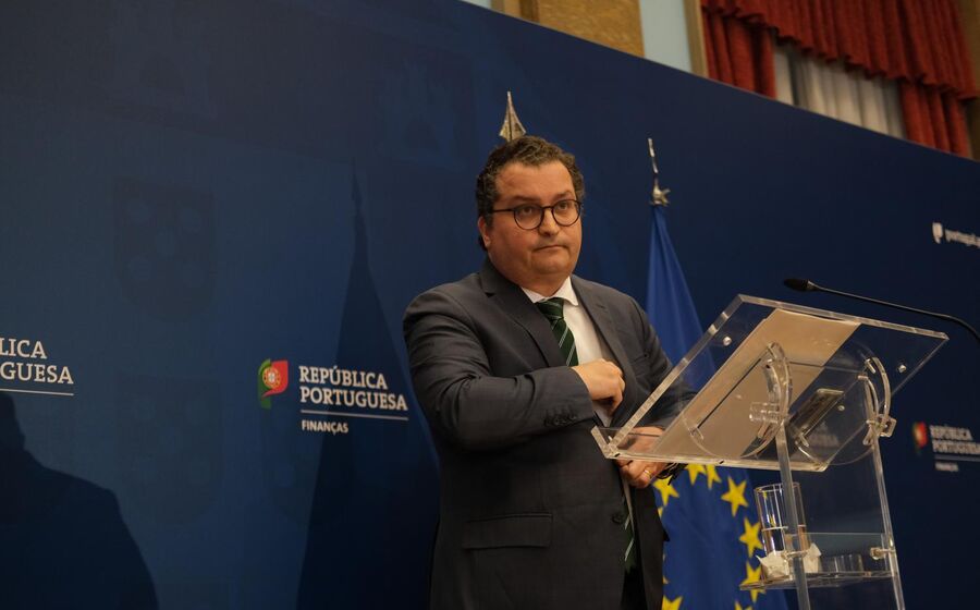 Miranda Sarmento disse que 'brilharete' de 2025 dá uma margem importante para 2026.