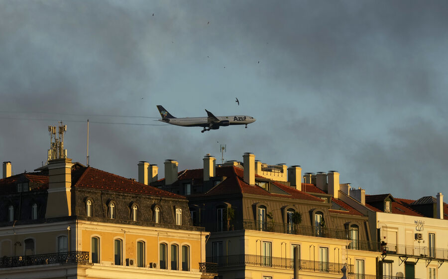 A companhia aérea Azul invoca dois motivos para a sua petição e admite entrar com pedido de indemnização.