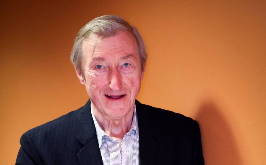 Barnes, 80 anos, ficou conhecido com “O papagaio de Flaubert”, de 1984. 