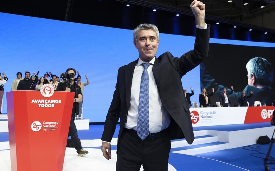 José Luís Carneiro no encerramento do congresso socialista, em Viseu