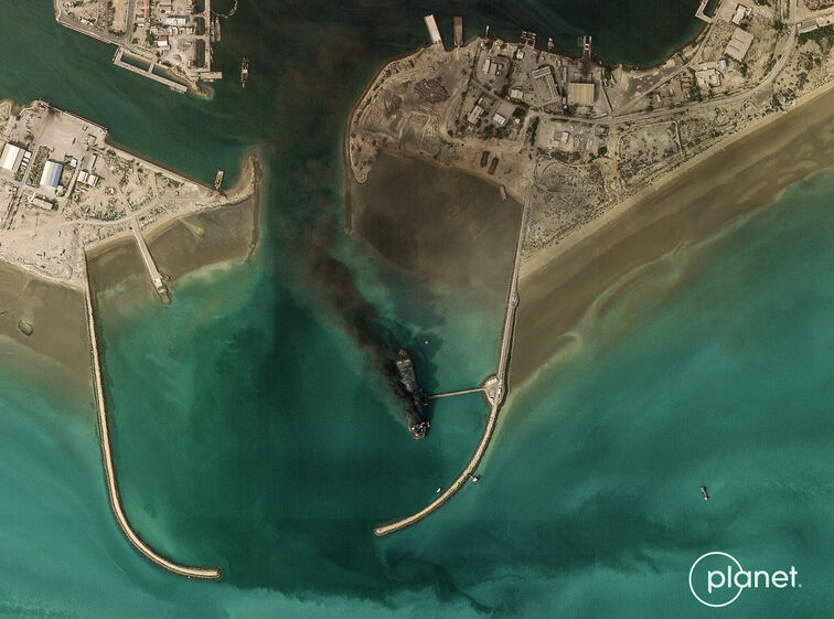 Petroleiros estão a evitar o estreito de Ormuz.