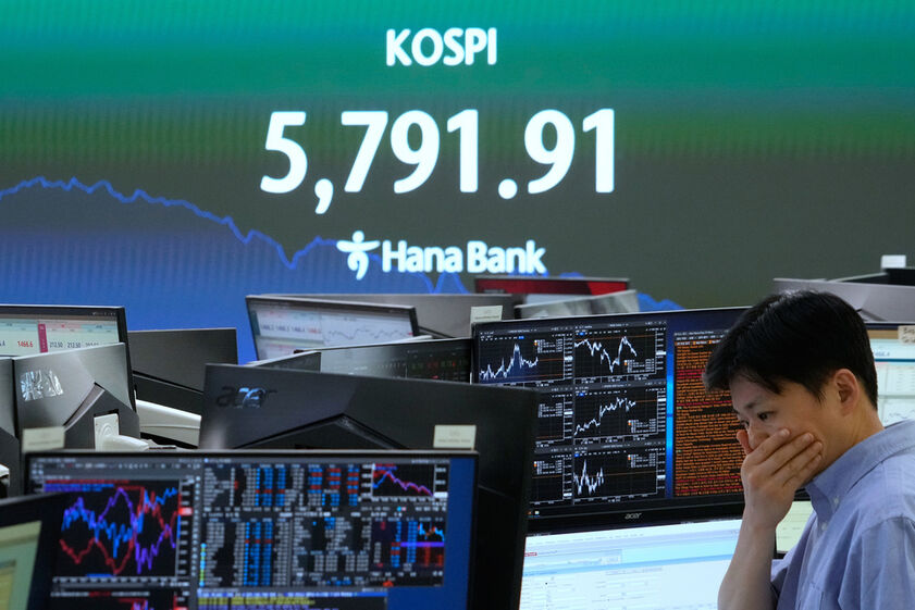 Tecnológicas e possível fim da guerra no golfo levam Ásia a novos máximos. SoftBank dispara 18%