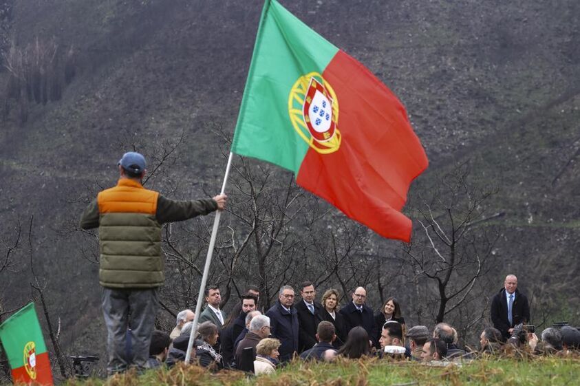 O Presidente da República, António José Seguro, durante a visita à aldeia de Mourísia.