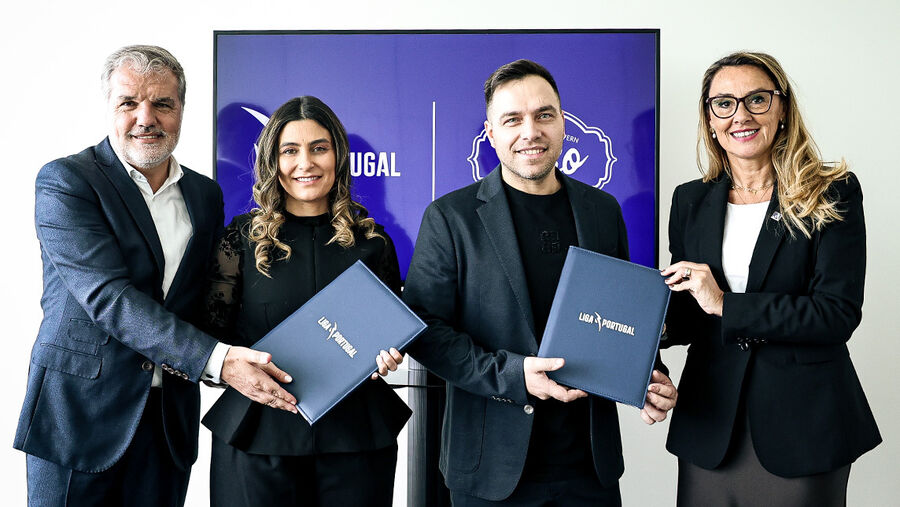 Francine Ferreira e José Cambas, administradores do Yuko, ladeados por Paulo Costa e Susana da Silva Curto, diretores executivos da Liga Portugal.