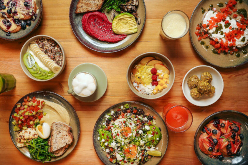 Pequenos-almoços LOCAL: energia e consciência com alimentos naturais