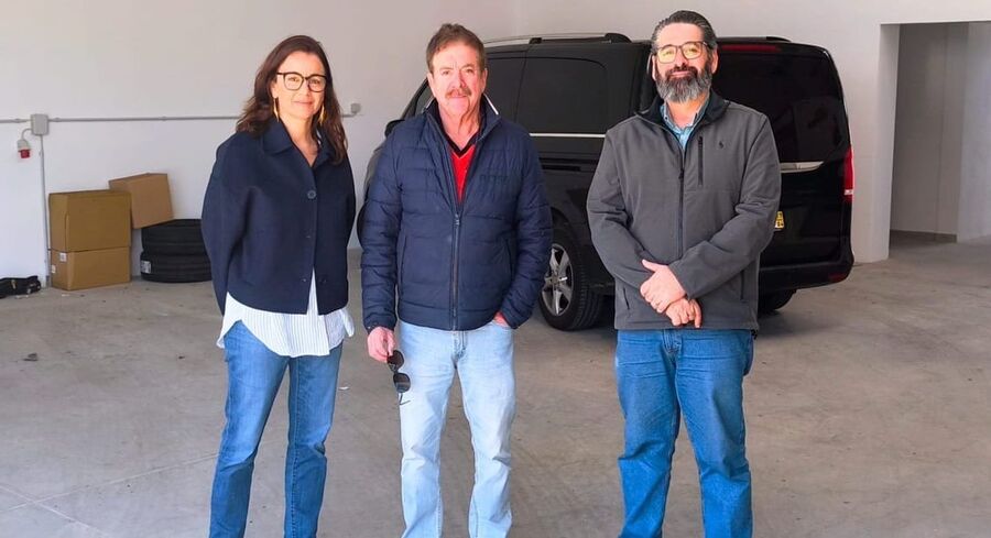 Quim Barreiros com o presidente da Câmara de Caminha, Liliana Silva, e Cunha Júnior, presidente da Associação Empresarial de Viana do Castelo.