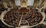 Cerimónias do 25 de abril no parlamento em 2026.