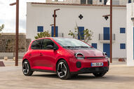 Renault Twingo E-Tech em Ibiza: um citadino prático e divertido.
