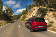 Renault Twingo E-Tech explora Ibiza, com design citadino, acessível e divertido