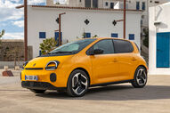 Renault Twingo E-Tech em Ibiza: citadino prático e divertido.
