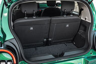 Espaço da bagageira do Renault Twingo E-Tech, um citadino divertido para descobrir Ibiza