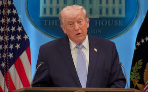 Trump reitera prazo para destruir infraestruturas do Irão, mas diz que há hipótese de acordo    