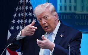 Trump volta a ameaçar Irão. 'A única razão para estarem vivos hoje é para negociar”