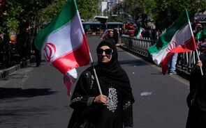 Grupo francês TotalEnergies pára refinaria saudita devido a ataques